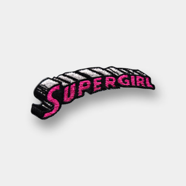 Gorra visera plana de Supergirl para niña