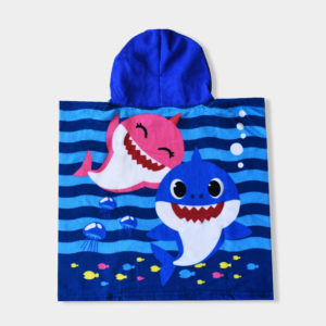 Poncho Baby Shark para niños