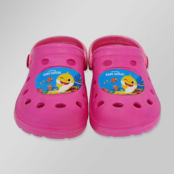 crocs playa baby shark para niña