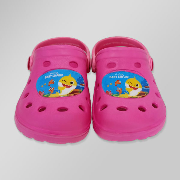 crocs playa baby shark para niña