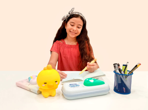 Estuche Escolar Dinosaurio – Squishy, Tierno y Súper moderno. diseño iiGEN - Imagen 2
